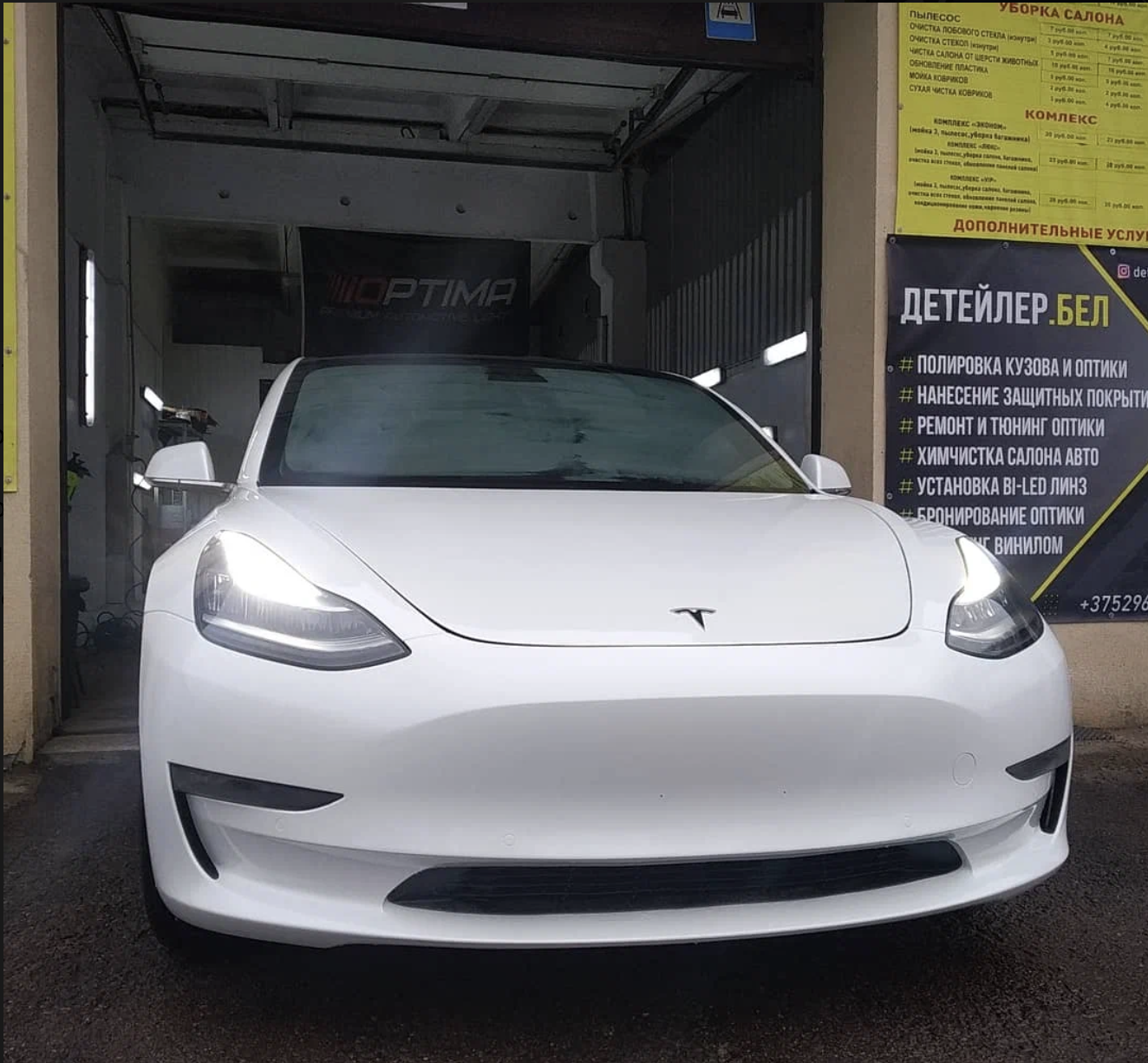 Tesla Model 3 после полной оклейки защитной плёнкой в detailer.by